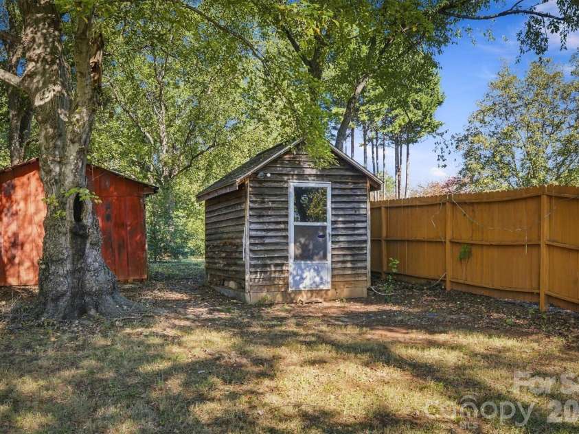 2941 Highland Drive, Lincolnton, NC 28092.  MLS# CAR4431446, YatesRealty ID 57433. 