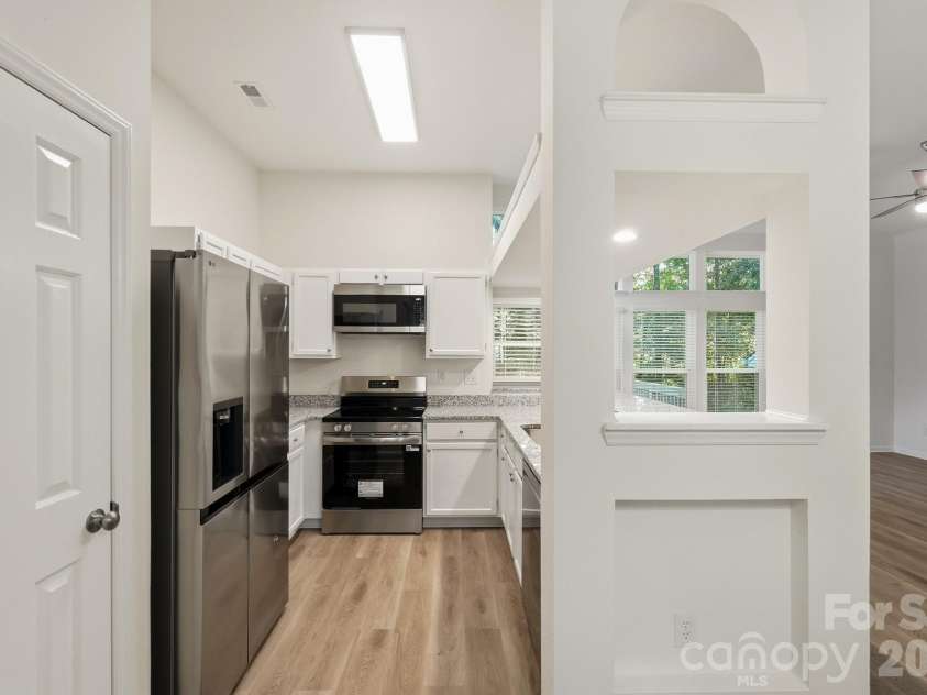 6044 Acadian Woods Drive, Charlotte, NC 28227.  MLS# CAR4430884, YatesRealty ID 57437. 