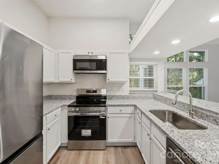6044 Acadian Woods Drive, Charlotte, NC 28227.  MLS# CAR4430884, YatesRealty ID 57437. 