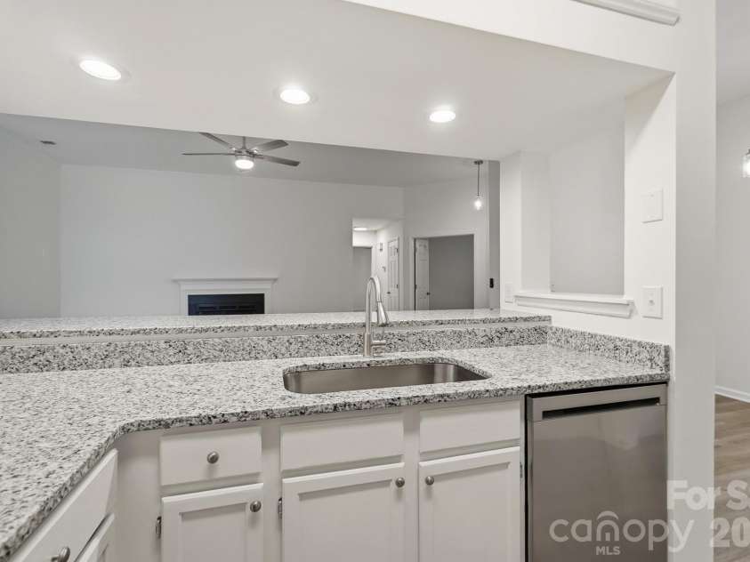 6044 Acadian Woods Drive, Charlotte, NC 28227.  MLS# CAR4430884, YatesRealty ID 57437. 
