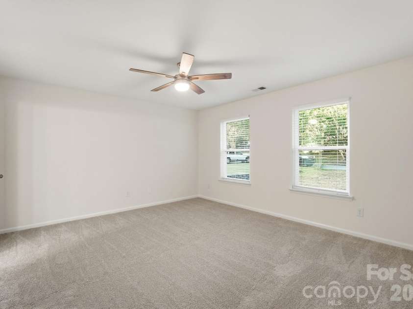 6044 Acadian Woods Drive, Charlotte, NC 28227.  MLS# CAR4430884, YatesRealty ID 57437. 