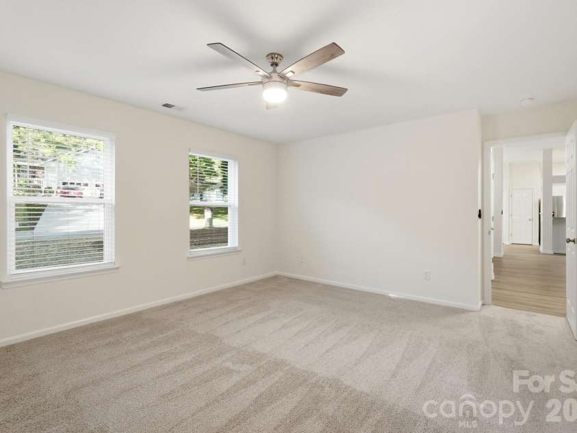 6044 Acadian Woods Drive, Charlotte, NC 28227.  MLS# CAR4430884, YatesRealty ID 57437. 