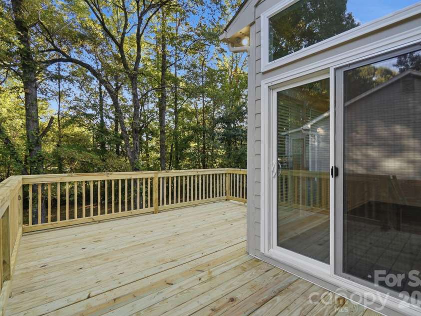 6044 Acadian Woods Drive, Charlotte, NC 28227.  MLS# CAR4430884, YatesRealty ID 57437. 
