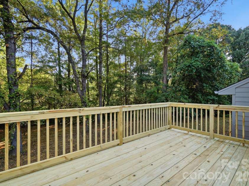 6044 Acadian Woods Drive, Charlotte, NC 28227.  MLS# CAR4430884, YatesRealty ID 57437. 