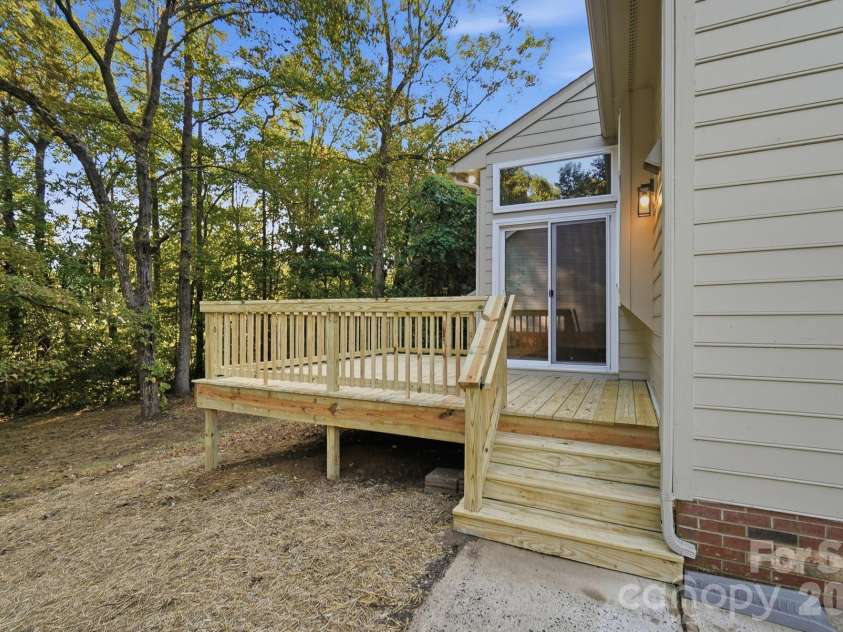 6044 Acadian Woods Drive, Charlotte, NC 28227.  MLS# CAR4430884, YatesRealty ID 57437. 