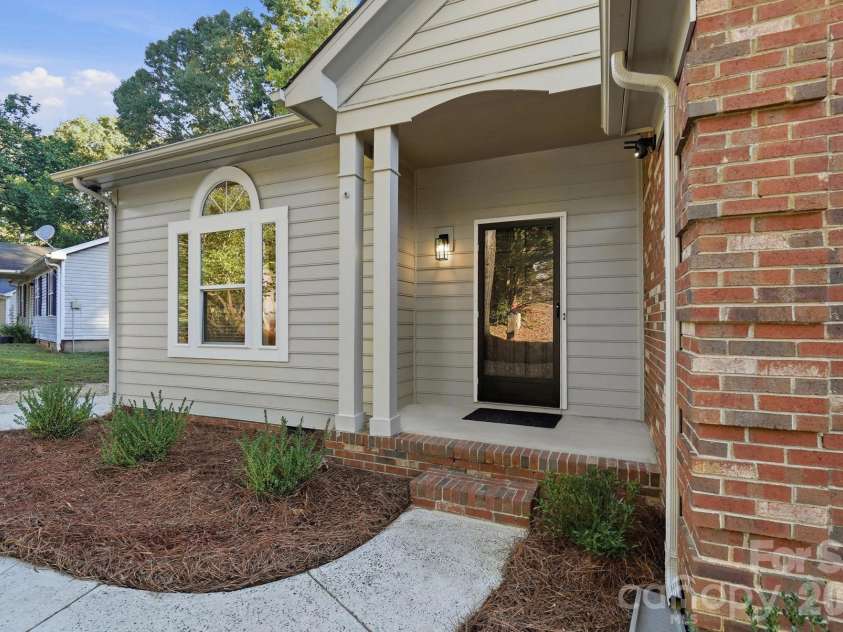 6044 Acadian Woods Drive, Charlotte, NC 28227.  MLS# CAR4430884, YatesRealty ID 57437. 