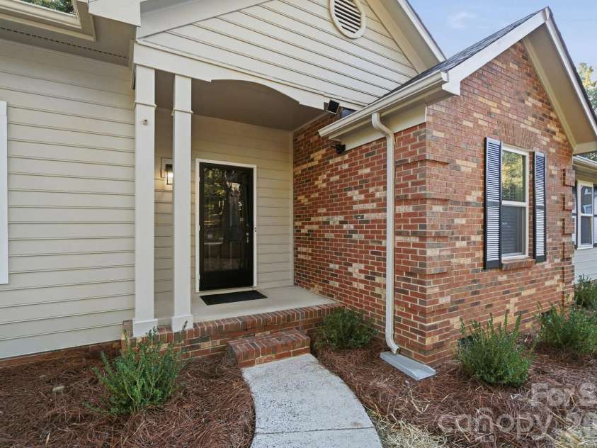 6044 Acadian Woods Drive, Charlotte, NC 28227.  MLS# CAR4430884, YatesRealty ID 57437. 