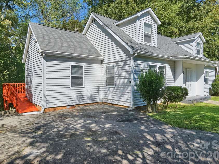 5111 Belcamp Lane, Charlotte, NC 28215.  MLS# CAR4435286, YatesRealty ID 57438. 