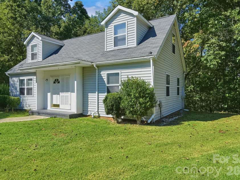5111 Belcamp Lane, Charlotte, NC 28215.  MLS# CAR4435286, YatesRealty ID 57438. 