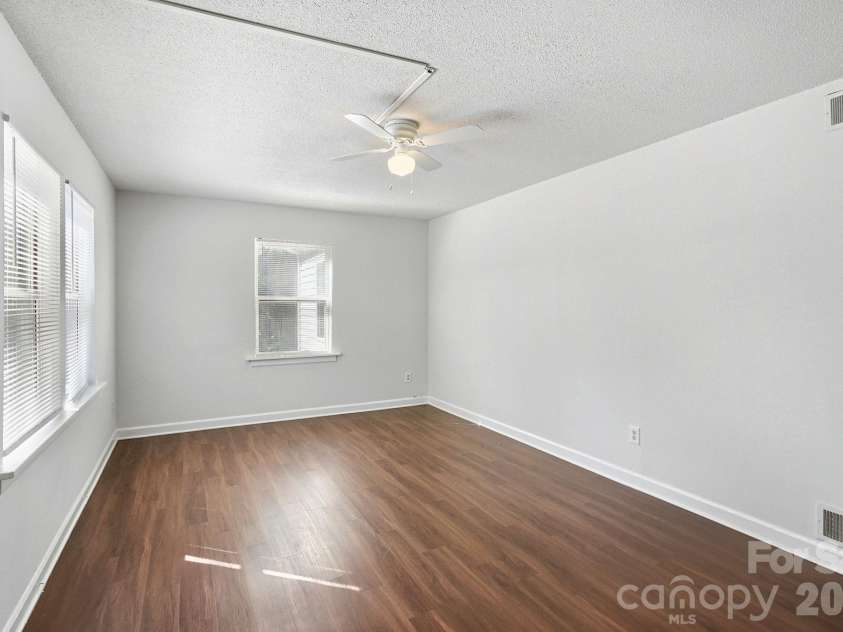 5111 Belcamp Lane, Charlotte, NC 28215.  MLS# CAR4435286, YatesRealty ID 57438. 
