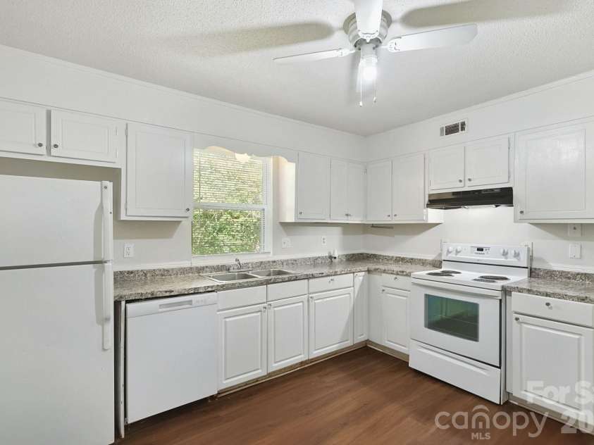 5111 Belcamp Lane, Charlotte, NC 28215.  MLS# CAR4435286, YatesRealty ID 57438. 