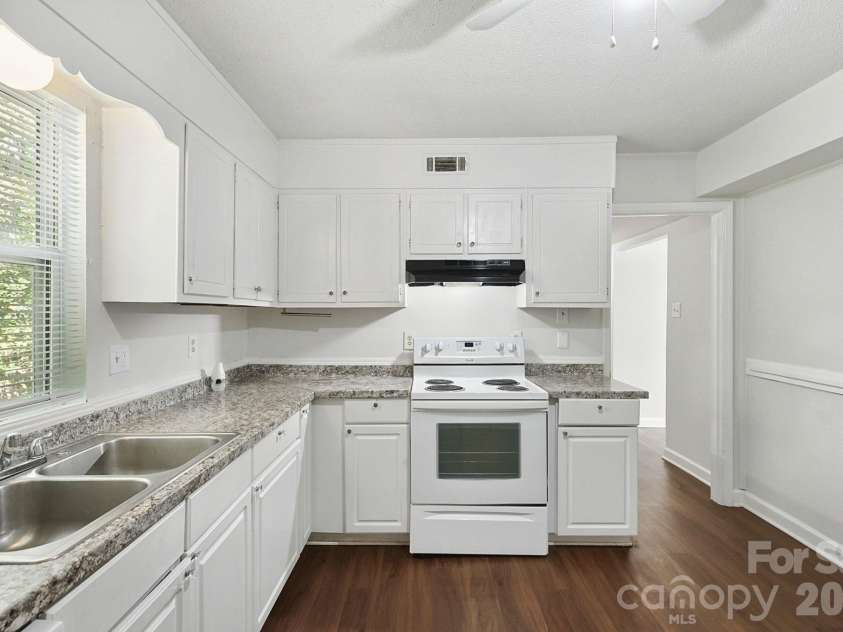 5111 Belcamp Lane, Charlotte, NC 28215.  MLS# CAR4435286, YatesRealty ID 57438. 