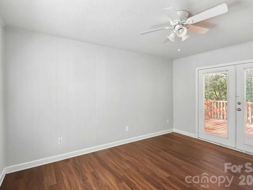 5111 Belcamp Lane, Charlotte, NC 28215.  MLS# CAR4435286, YatesRealty ID 57438. 