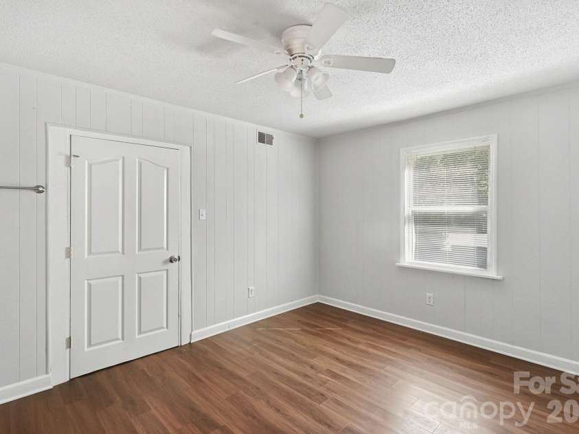 5111 Belcamp Lane, Charlotte, NC 28215.  MLS# CAR4435286, YatesRealty ID 57438. 