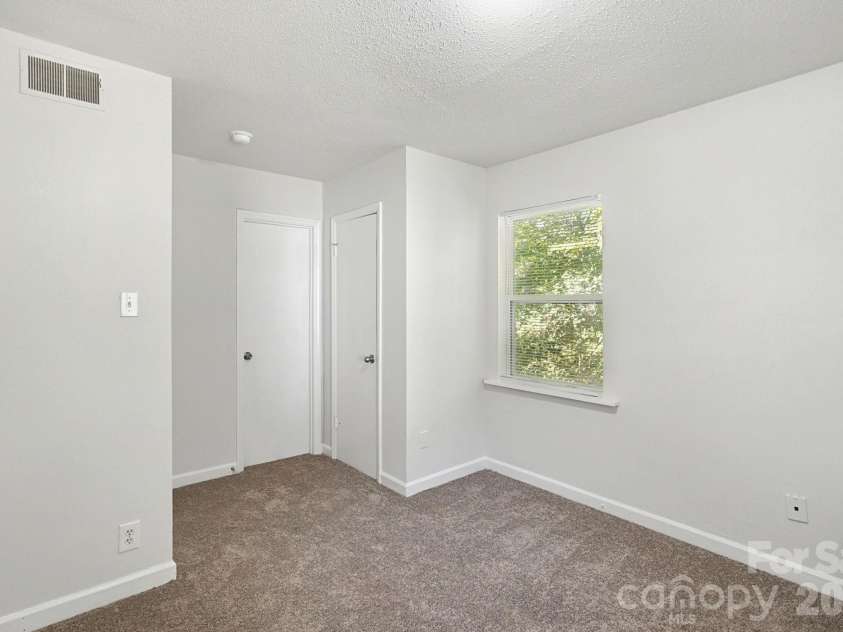 5111 Belcamp Lane, Charlotte, NC 28215.  MLS# CAR4435286, YatesRealty ID 57438. 