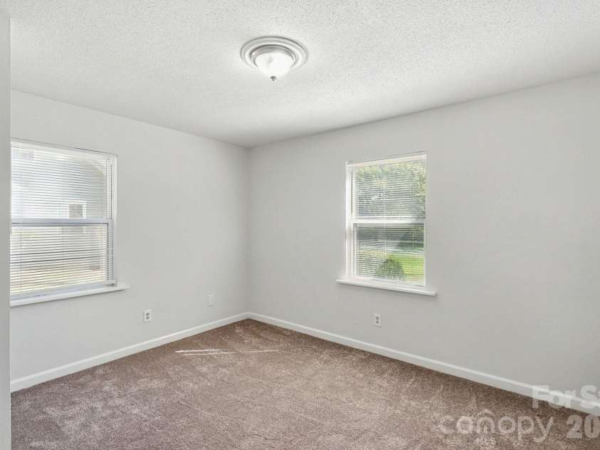 5111 Belcamp Lane, Charlotte, NC 28215.  MLS# CAR4435286, YatesRealty ID 57438. 