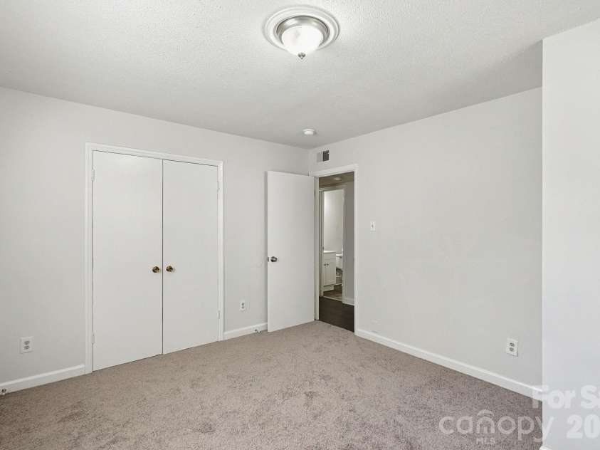 5111 Belcamp Lane, Charlotte, NC 28215.  MLS# CAR4435286, YatesRealty ID 57438. 