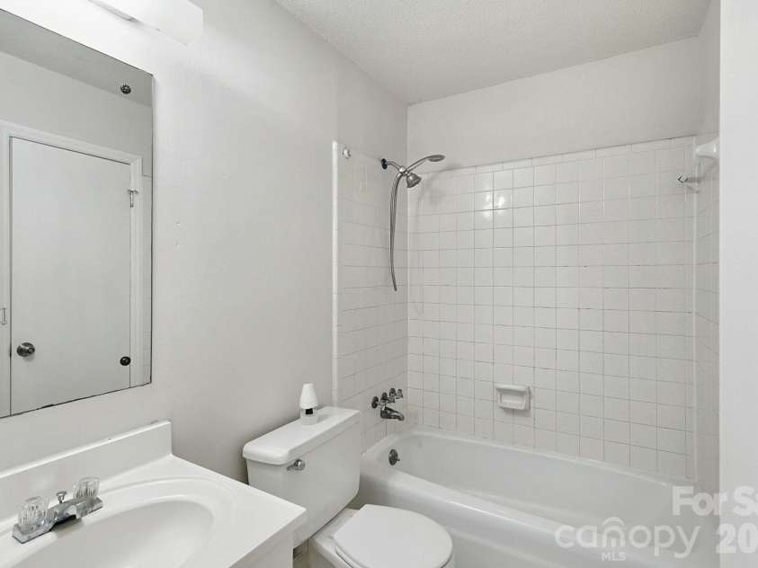 5111 Belcamp Lane, Charlotte, NC 28215.  MLS# CAR4435286, YatesRealty ID 57438. 