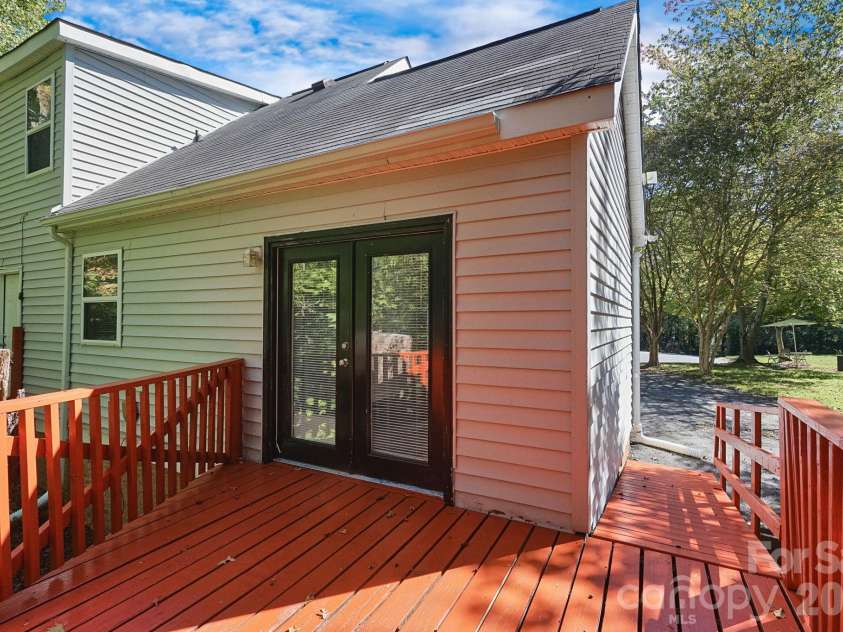 5111 Belcamp Lane, Charlotte, NC 28215.  MLS# CAR4435286, YatesRealty ID 57438. 