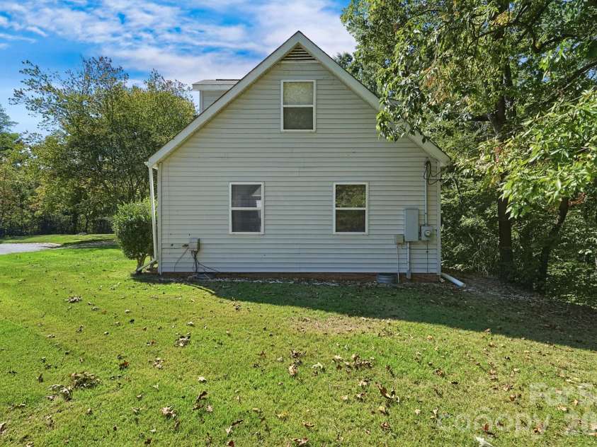 5111 Belcamp Lane, Charlotte, NC 28215.  MLS# CAR4435286, YatesRealty ID 57438. 