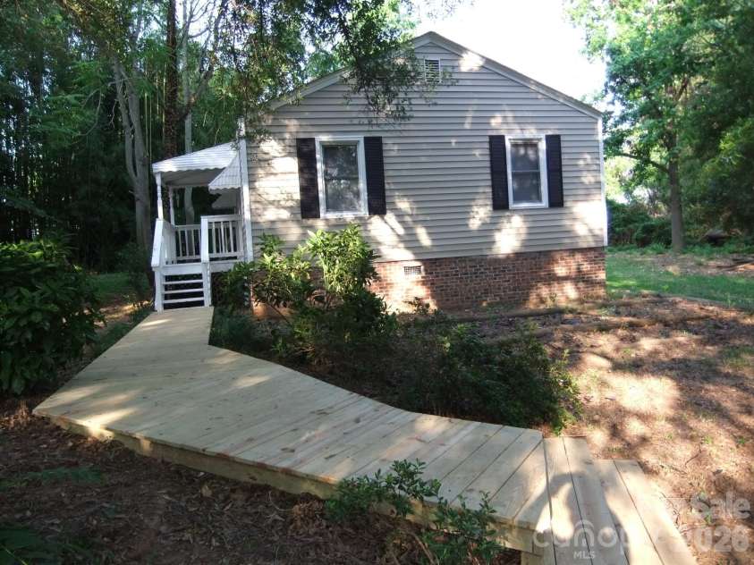 1629 and 1631 Harris Road, Fort Mill, SC 29708.  MLS# CAR4402038, YatesRealty ID 5744. 1631 Harris 2B 1.5BA  + 30X40 Garage behind 1629 Harris Rd