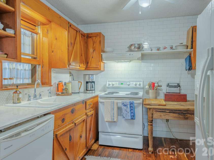 75 Harrison Hill Road, Swannanoa, NC 28778.  MLS# CAR4435357, YatesRealty ID 57440. 