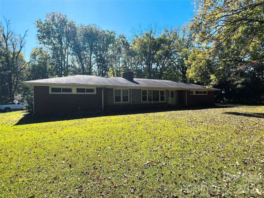 1414 Marlwood Circle, Charlotte, NC 28227.  MLS# CAR4435477, YatesRealty ID 57452. 
