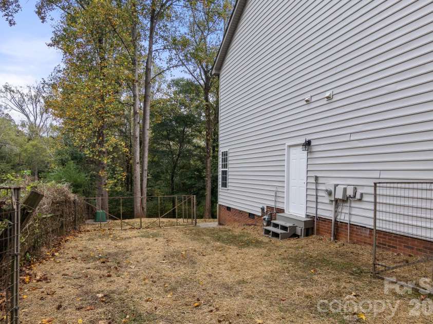 139 Scarlet Tanager Road, Troutman, NC 28166.  MLS# CAR4430438, YatesRealty ID 57465. 