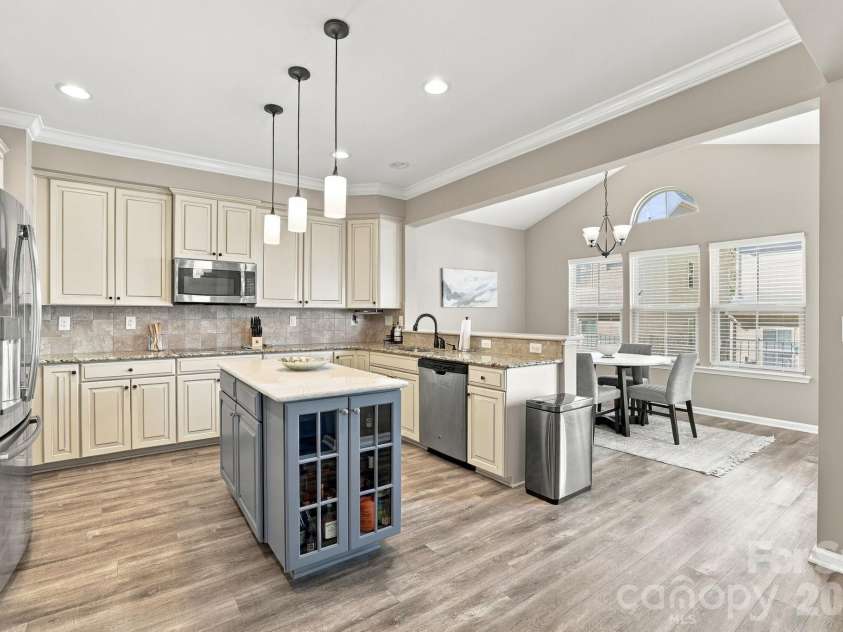 2516 Alyssa Lane, Charlotte, NC 28208.  MLS# CAR4434284, YatesRealty ID 57469. 