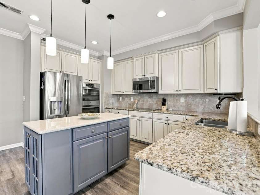 2516 Alyssa Lane, Charlotte, NC 28208.  MLS# CAR4434284, YatesRealty ID 57469. 
