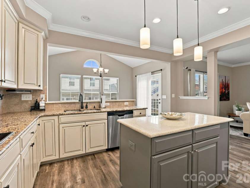 2516 Alyssa Lane, Charlotte, NC 28208.  MLS# CAR4434284, YatesRealty ID 57469. 