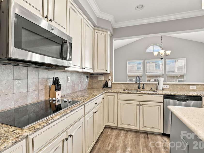 2516 Alyssa Lane, Charlotte, NC 28208.  MLS# CAR4434284, YatesRealty ID 57469. 