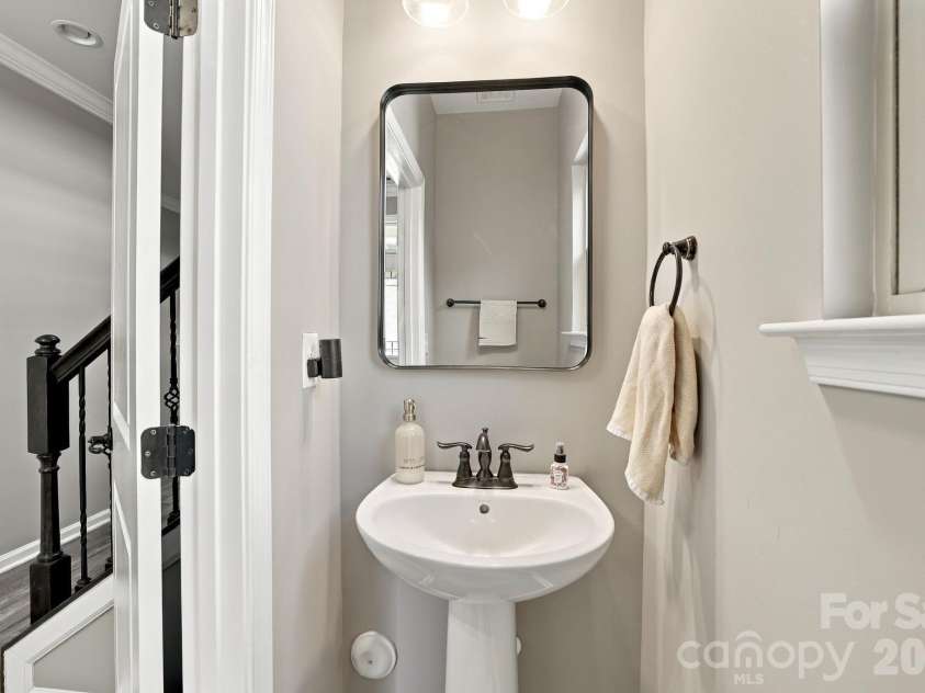 2516 Alyssa Lane, Charlotte, NC 28208.  MLS# CAR4434284, YatesRealty ID 57469. 