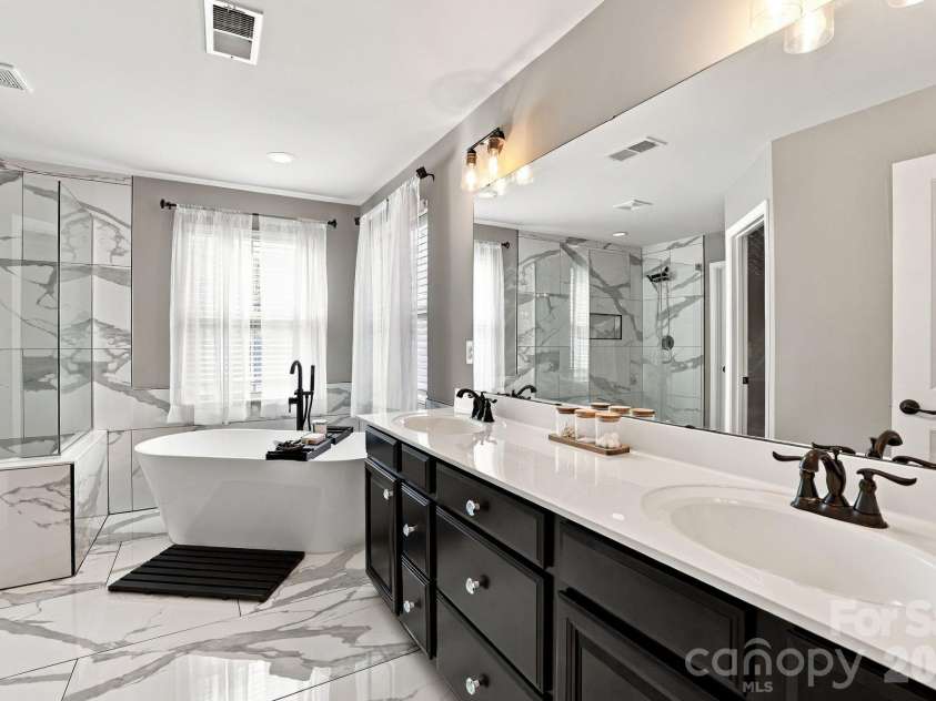 2516 Alyssa Lane, Charlotte, NC 28208.  MLS# CAR4434284, YatesRealty ID 57469. 