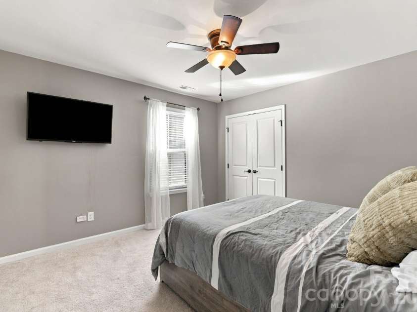 2516 Alyssa Lane, Charlotte, NC 28208.  MLS# CAR4434284, YatesRealty ID 57469. 