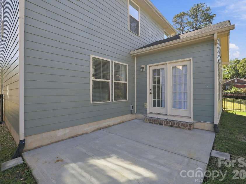 2516 Alyssa Lane, Charlotte, NC 28208.  MLS# CAR4434284, YatesRealty ID 57469. 