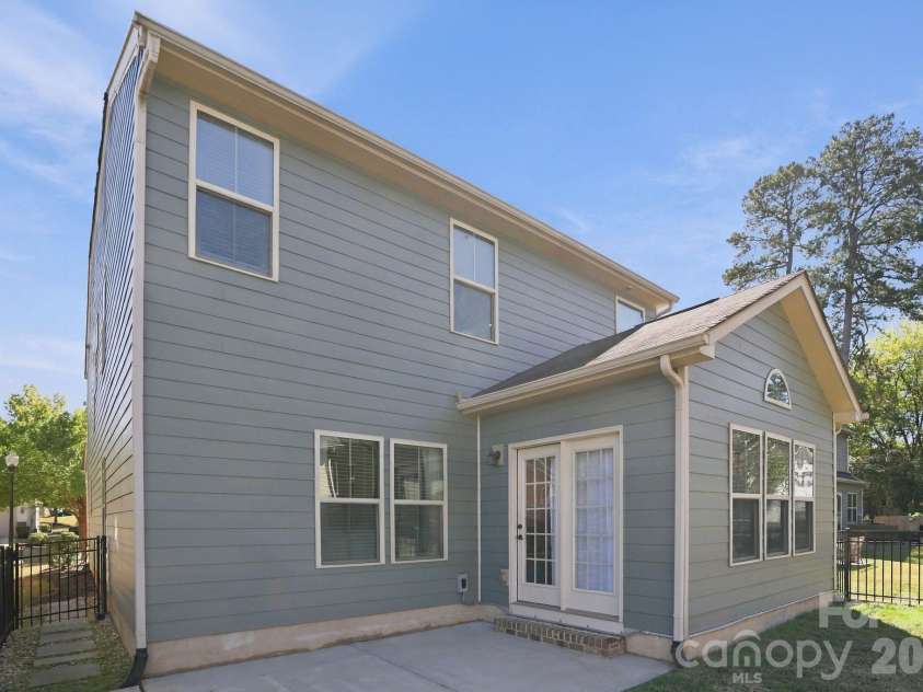 2516 Alyssa Lane, Charlotte, NC 28208.  MLS# CAR4434284, YatesRealty ID 57469. 