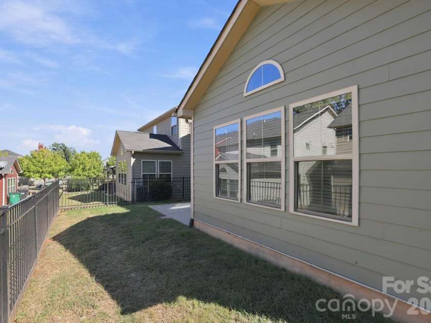 2516 Alyssa Lane, Charlotte, NC 28208.  MLS# CAR4434284, YatesRealty ID 57469. 