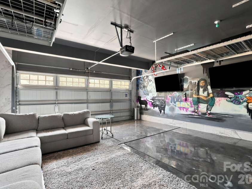 2516 Alyssa Lane, Charlotte, NC 28208.  MLS# CAR4434284, YatesRealty ID 57469. 