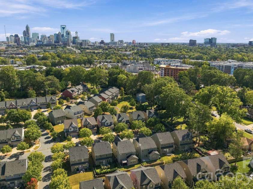 2516 Alyssa Lane, Charlotte, NC 28208.  MLS# CAR4434284, YatesRealty ID 57469. 