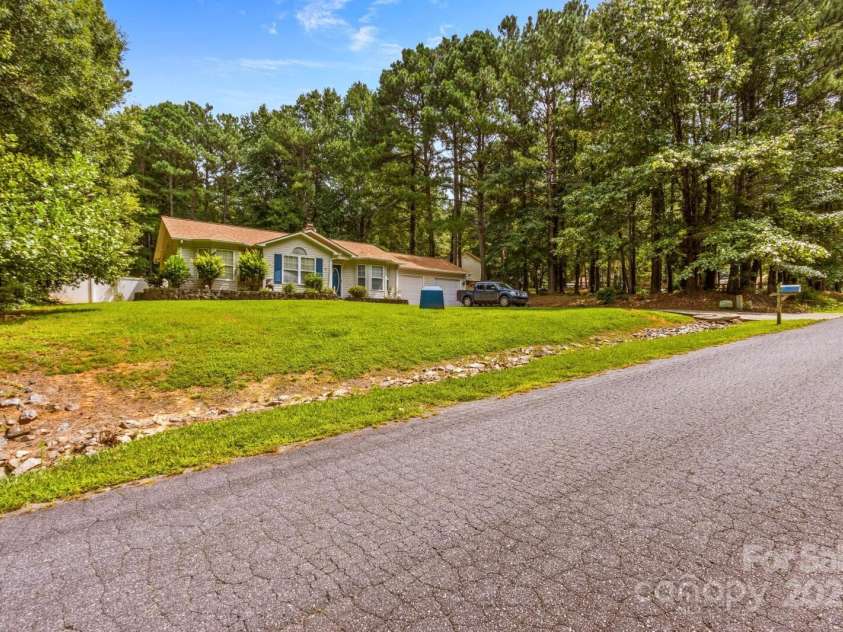 130 Overcreek Road, Mooresville, NC 28117.  MLS# CAR4245270, YatesRealty ID 5747. 
