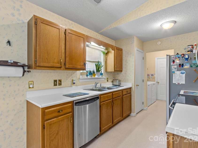 130 Overcreek Road, Mooresville, NC 28117.  MLS# CAR4245270, YatesRealty ID 5747. 