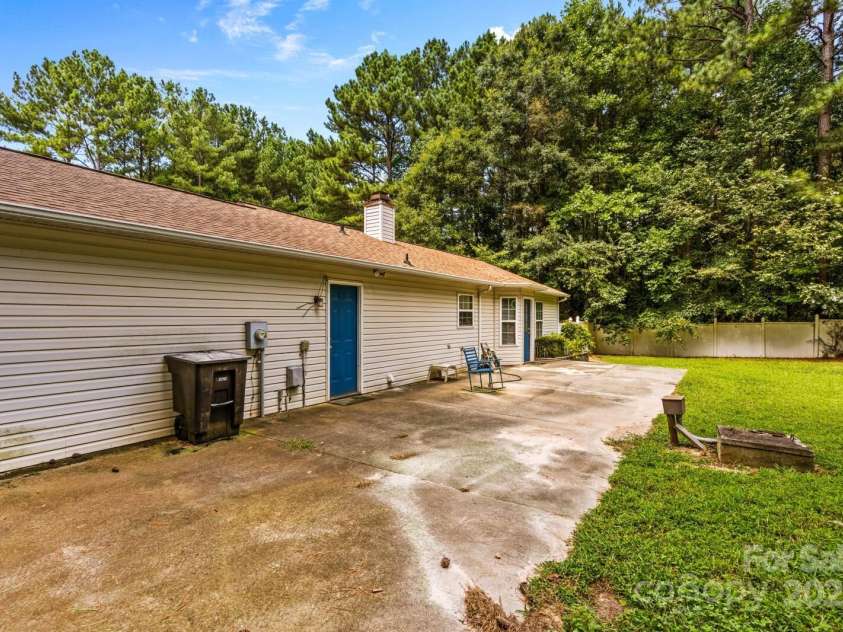 130 Overcreek Road, Mooresville, NC 28117.  MLS# CAR4245270, YatesRealty ID 5747. 
