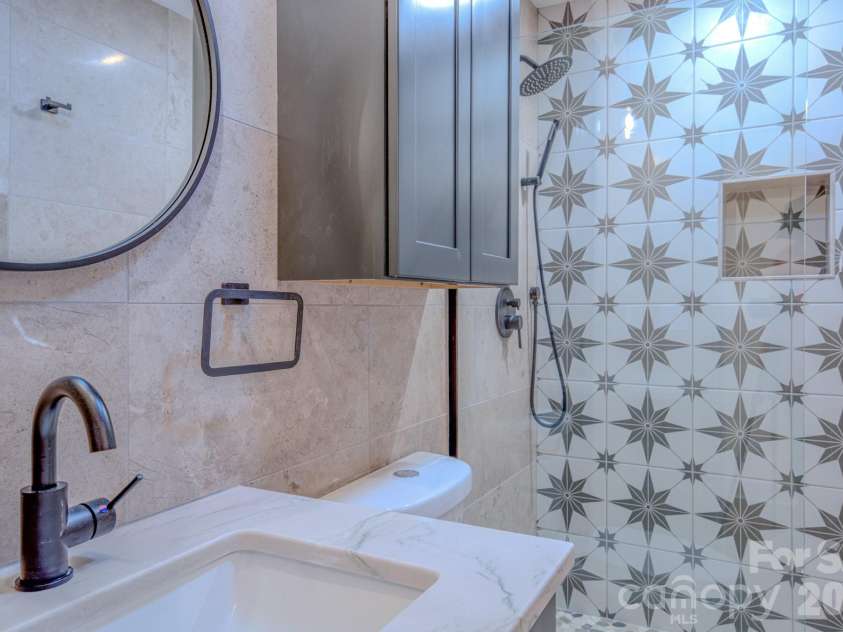115 Silver Dapple Lane, Hendersonville, NC 28792.  MLS# CAR4434968, YatesRealty ID 57472. 3rd bath