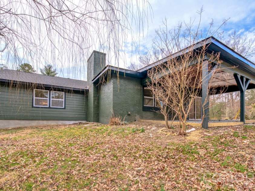 115 Silver Dapple Lane, Hendersonville, NC 28792.  MLS# CAR4434968, YatesRealty ID 57472. 