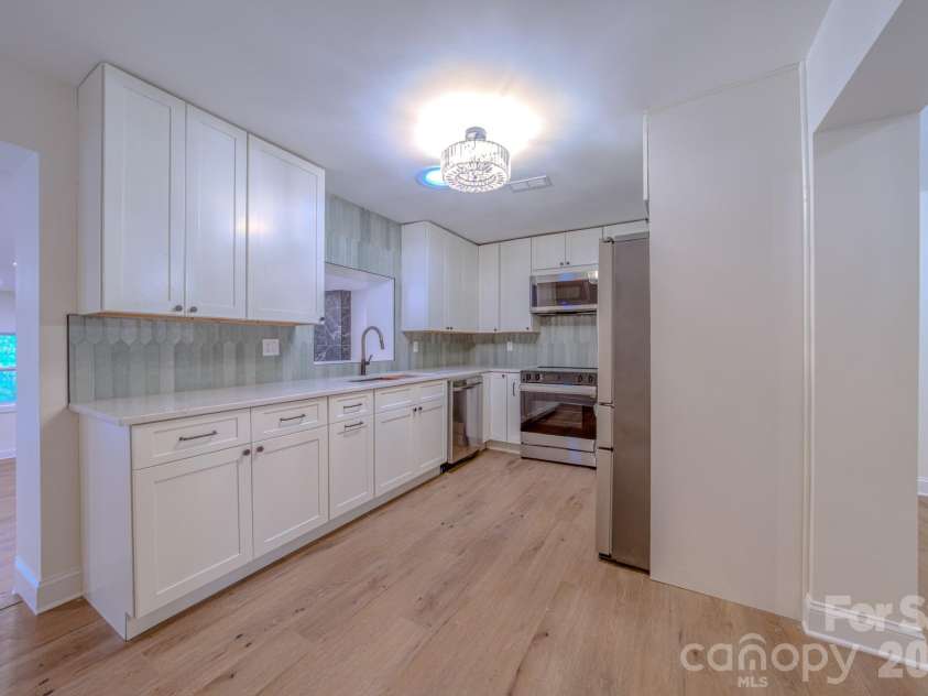 115 Silver Dapple Lane, Hendersonville, NC 28792.  MLS# CAR4434968, YatesRealty ID 57472. 