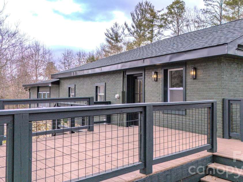 115 Silver Dapple Lane, Hendersonville, NC 28792.  MLS# CAR4434968, YatesRealty ID 57472. 