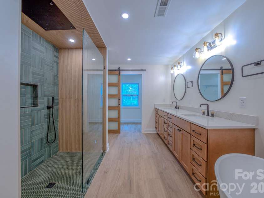 115 Silver Dapple Lane, Hendersonville, NC 28792.  MLS# CAR4434968, YatesRealty ID 57472. Primary bath