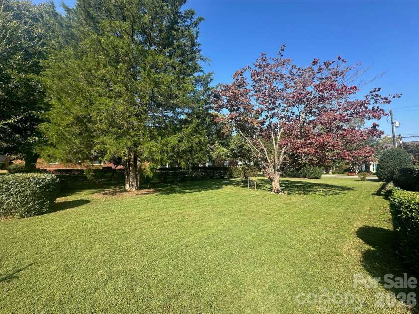 1400 Capri Road, Winston Salem, NC 27103.  MLS# CAR4435833, YatesRealty ID 57474. Beautiful back yard