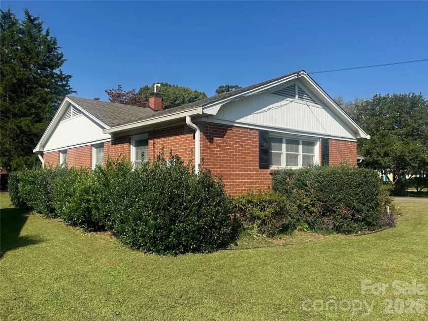 1400 Capri Road, Winston Salem, NC 27103.  MLS# CAR4435833, YatesRealty ID 57474. Side View